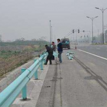 國(guó)標(biāo)護(hù)欄板防阻塊，波形護(hù)欄板，公戶(hù)路護(hù)欄供應(yīng)四川樂(lè)至天池鎮(zhèn)