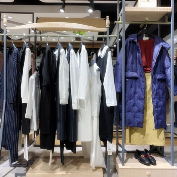 廣州品牌女裝供應(yīng)國內(nèi)外貿(mào)正品專柜折扣批發(fā) 折扣尾貨供應(yīng)批發(fā)